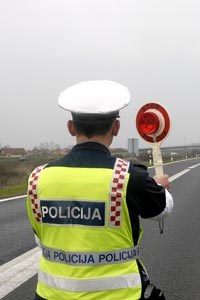 Slika MUP-ILUSTRACIJE-NOVA GALERIJA/policajac_autocesta_uspravna.jpg